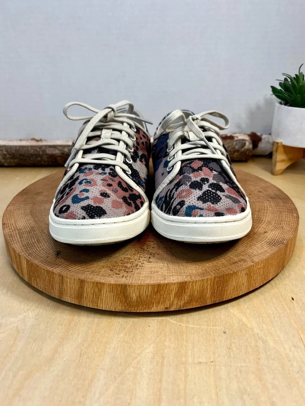 OluKai Women's Pehuea Li Sneakers - Cloudy/Pa'i Print - Size 7